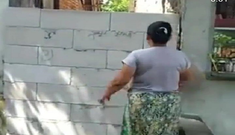 Gegara Jagoannya Kalah, Simpatisan Cakades di Karawang Tutup Jalan dengan Tembok