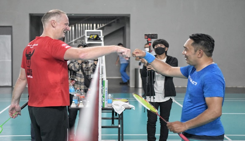 Laga Bulu Tangkis Persahabatan, Ridwan Kamil Tumbangkan Dubes Denmark