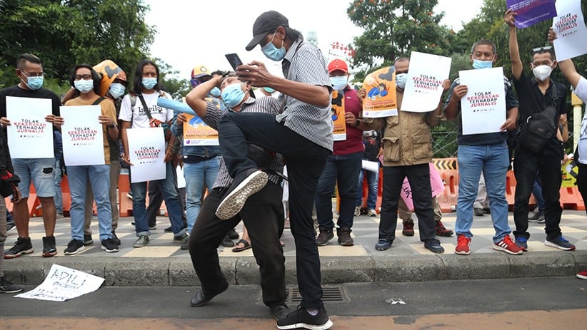 Wartawan Disekap dan Dianiaya, Puluhan Jurnalis Surabaya Turun ke Jalan - Bagian 1