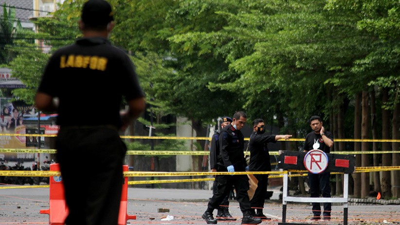 Suasana Lokasi Ledakan Bom Gereja Katedral Makassar, Polisi Masih Olah TKP - Bagian 1