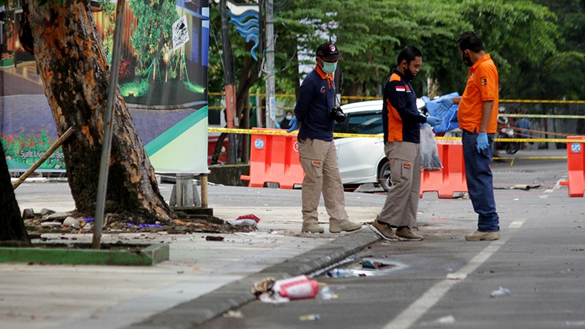 Suasana Lokasi Ledakan Bom Gereja Katedral Makassar, Polisi Masih Olah TKP - Bagian 3