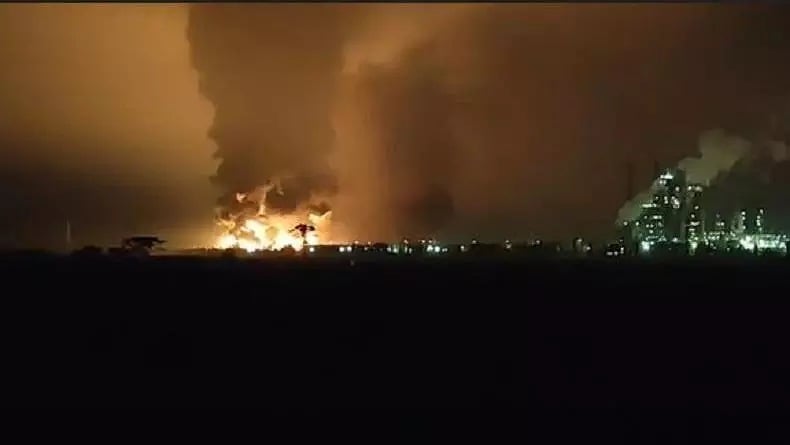 Kebakaran Kilang Pertamina Balongan Indramayu, Diduga Berawal dari Sambaran Petir