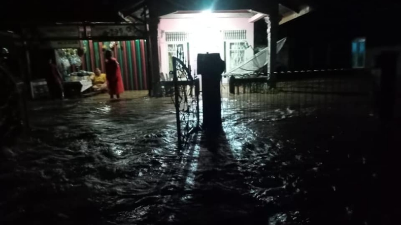 Nagari Binjai Tapan Pesisir Selatan Banjir, Tinggi Air Seleher Orang Dewasa