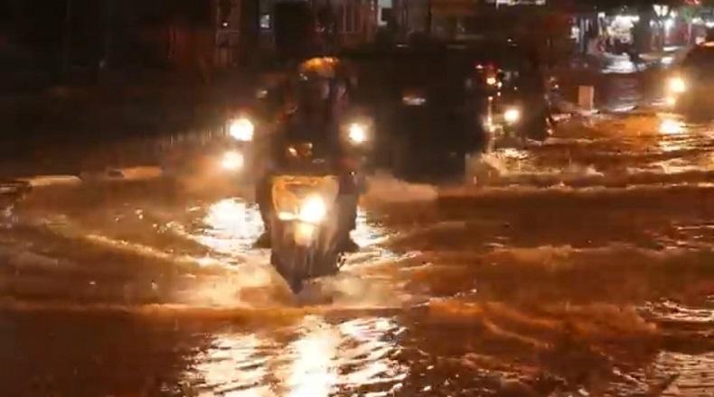 Hujan Deras 4 Jam, Kota Meulaboh Terendam Banjir
