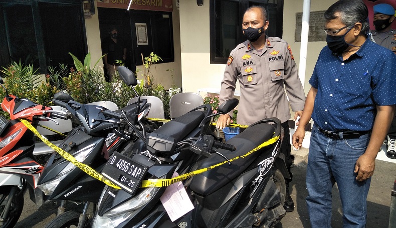Gegara Ngebut Pakai Motor Tanpa Pelat Nomor, 2 Begal Diringkus Polisi di Cimahi