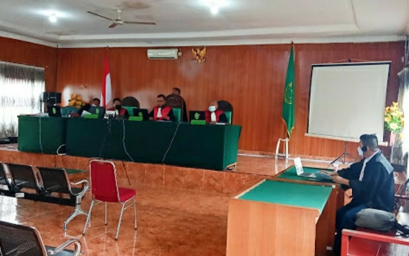 title Selain Main Judi, Kades yang Didakwa Hukuman Mati Gunakan BLT Covid-19 untuk Rebut Istri Orang Selain Main Judi, Kades yang Didakwa Hukuman Mati Gunakan BLT Covid-19 untuk Rebut Istri Orang
