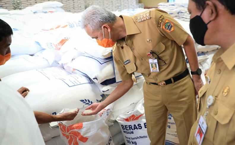 Cek Gudang Bulog di Klaten, Ganjar Temukan Fakta Serapan Gabah Petani Rendah