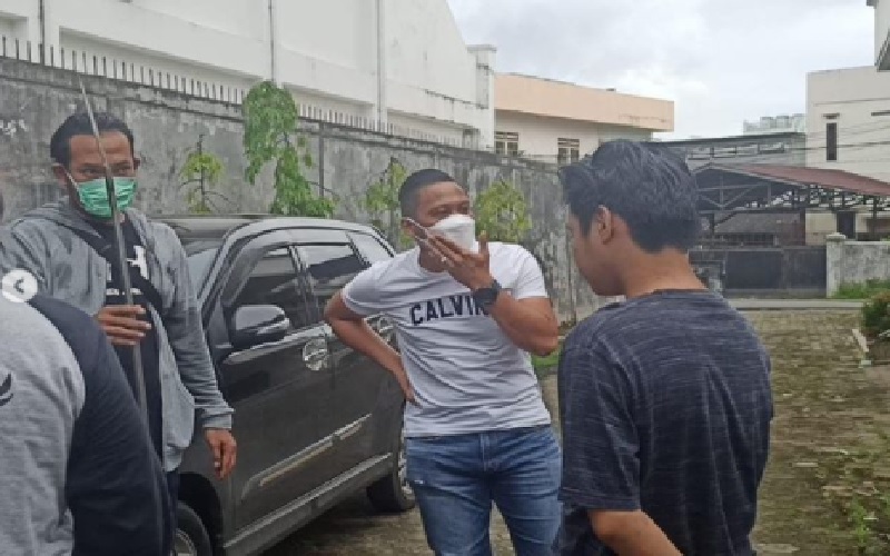 Jengkel Tak Digubris, Pria Ini Tombak Warga hingga Tewas