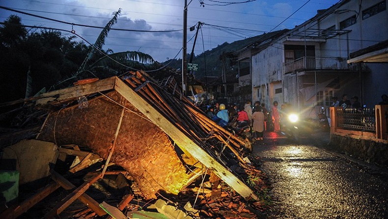 Total 206 Rumah Warga Rusak Diterjang Puting Beliung di Cimenyan Bandung