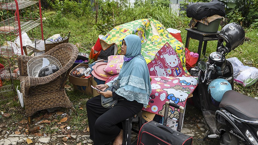 Berdiri di Atas Aset Pemprov DKI Jakarta, Puluhan Bangunan Liar Dibongkar - Bagian 2
