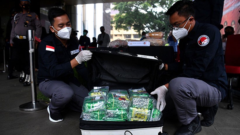 Bareskrim Polri dan Bea Cukai Ungkap Peredaran 42,3 Kg Sabu - Bagian 4