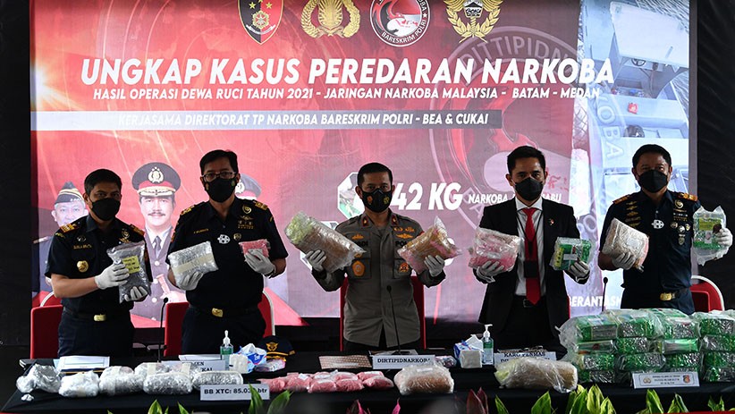 Bareskrim Polri dan Bea Cukai Ungkap Peredaran 42,3 Kg Sabu - Bagian 1