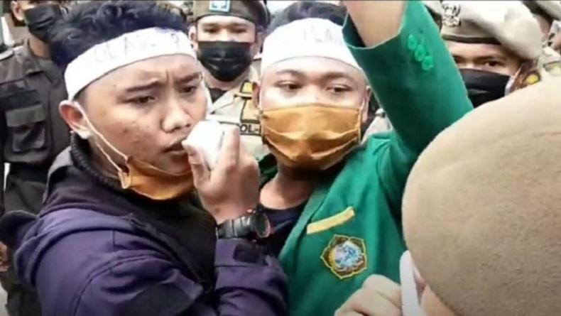 Satpol PP Bubarkan Aksi Protes Mahasiswa Lawan Dugaan Plagiarisme Rektor UIN Sumut