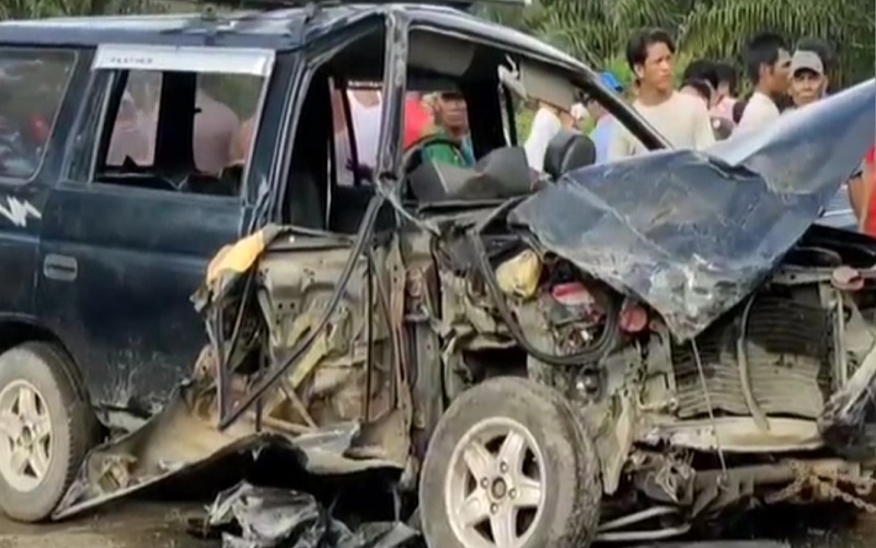 Kecelakaan Beruntun di Batubara, Sopir dan Penumpang Minibus Terjepit