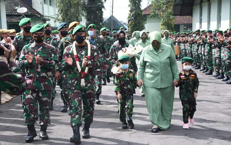 title Pangdam IV/Diponegoro: Tidak Ada Prajurit Hebat, yang Ada Prajurit Terlatih Pangdam IV/Diponegoro: Tidak Ada Prajurit Hebat, yang Ada Prajurit Terlatih