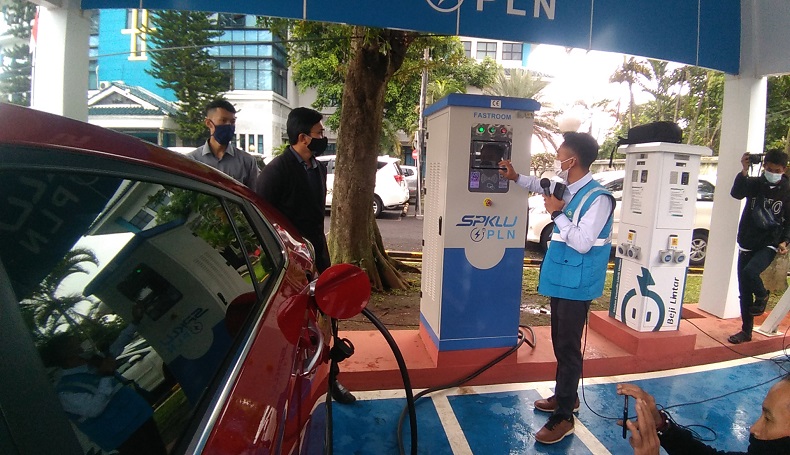 title Tren Mobil Listrik, PLN Wacanakan Tambah Fasilitas Pengisian Daya di Jabar Tren Mobil Listrik, PLN Wacanakan Tambah Fasilitas Pengisian Daya di Jabar