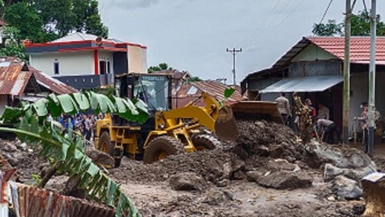 Diterjang Banjir, 50 KK di Sitaro Mengungsi, Pemkab Distribusikan Bantuan