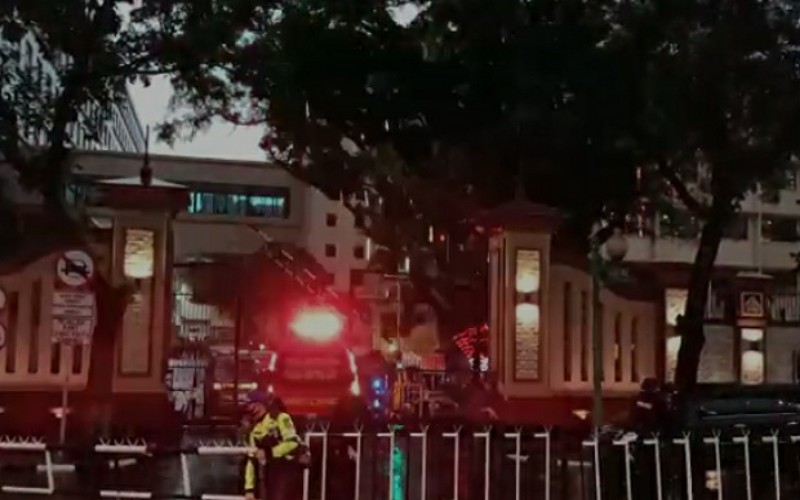 Tim Penjinak Bom Sweeping Mabes Polri usai Diterobos Terduga Teroris