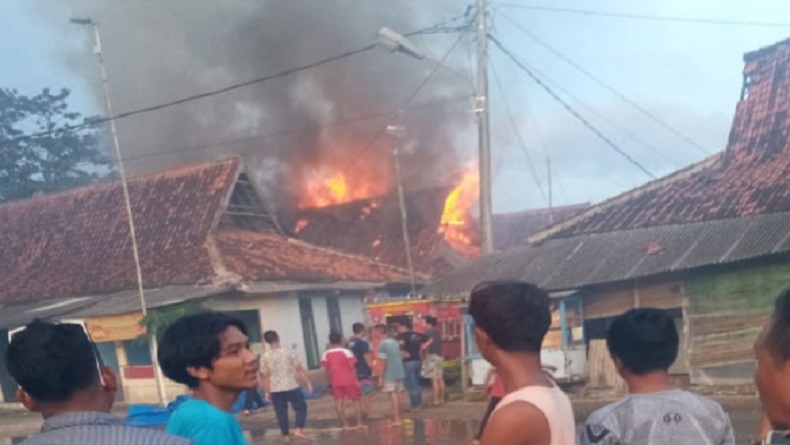 title Pelaku Pembacokan 5 Warga dan Pembakar 4 Rumah di Pangandaran Tewas Pelaku Pembacokan 5 Warga dan Pembakar 4 Rumah di Pangandaran Tewas