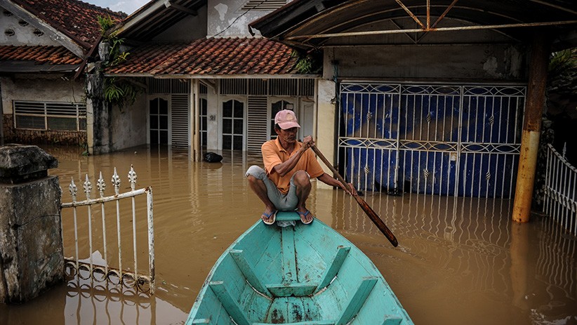 Sungai Citarum Meluap, Permukiman Warga Kabupaten Bandung Terendam 1,5 Meter - Bagian 2