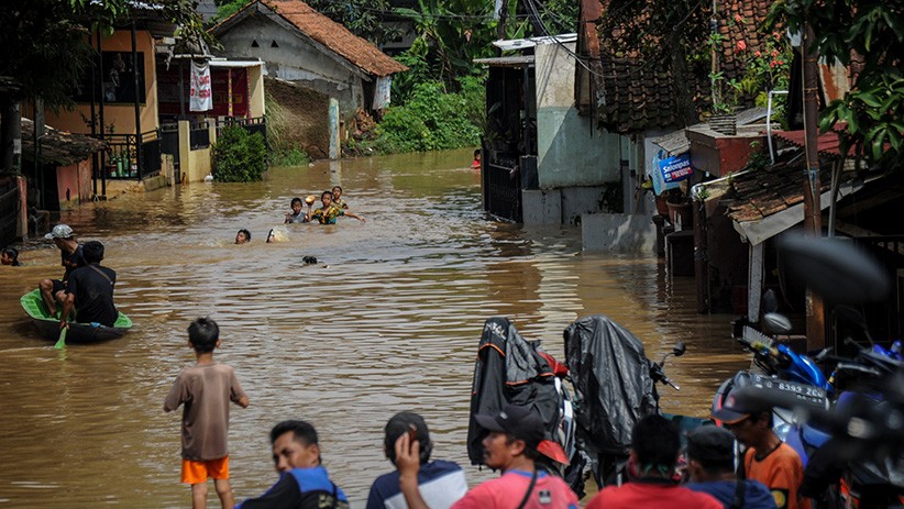 Sungai Citarum Meluap, Permukiman Warga Kabupaten Bandung Terendam 1,5 Meter - Bagian 1