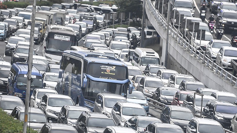 Jalanan Jakarta Macet Parah Jelang Libur Panjang - Bagian 3