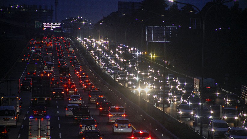Penampakan Jalan Tol Jagorawi Dipadati Kendaraan - Bagian 2