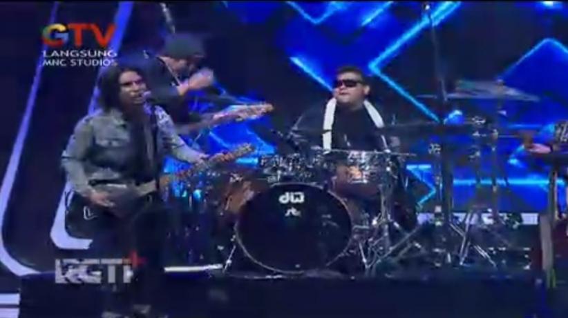 Kolaborasi Setia Band dan ST 12 di Panggung Amazing Concert GTV Obati