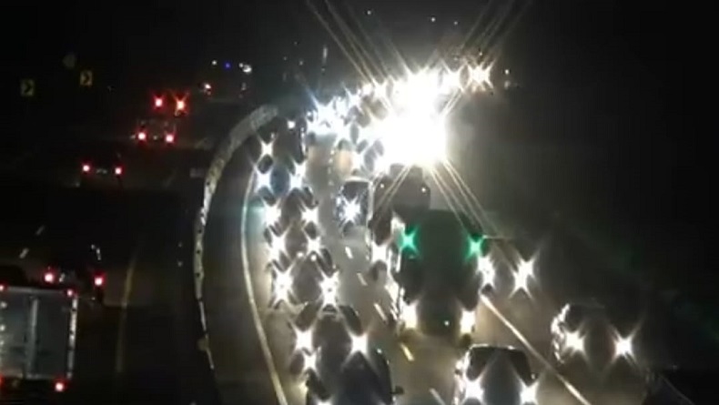 Jelang libur Panjang Paskah, Arus Kendaraan di Tol Cipularang Padat