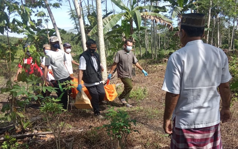 Duda Paruh Baya Ditemukan Gantung Diri, Jasad Sudah Mengeluarkan Bau Busuk