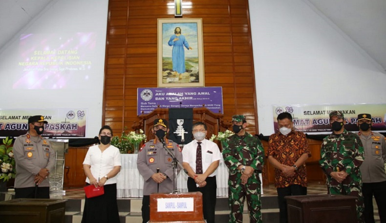 Kapolri Pantau Pengamanan Malam Jumat Agung di Gereja Katedral Sulut