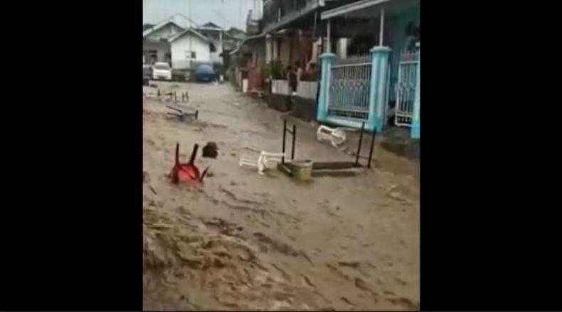 Banjir Terjang Acara Pernikahan di Temanggung, Makanan dan Perlengkapan Resepsi Hanyut  
