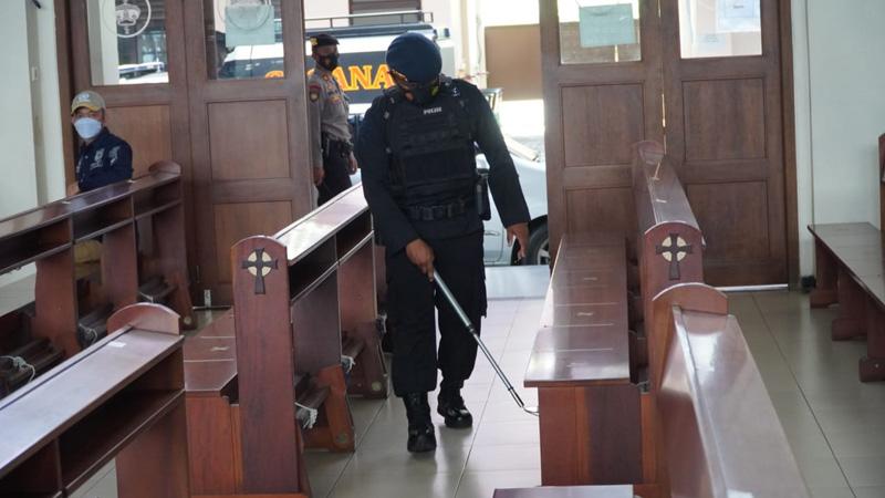 Jelang Misa Paskah, Polres Semarang Sterilkan Sejumlah Gereja 