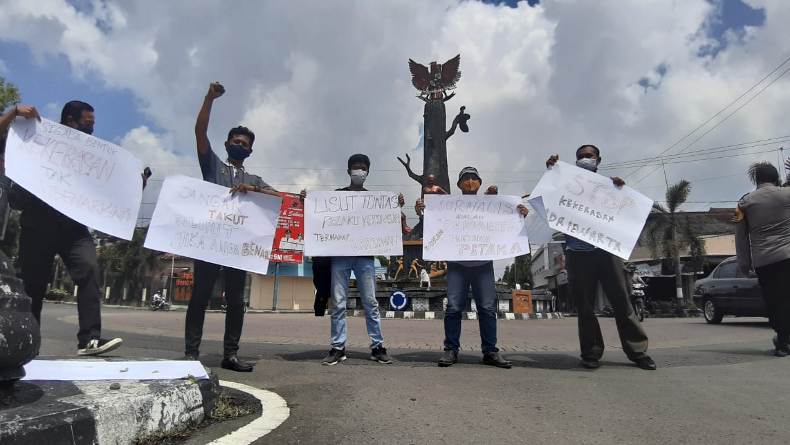 Wartawan Blora Gelar Aksi Solidaritas untuk Nurhadi 