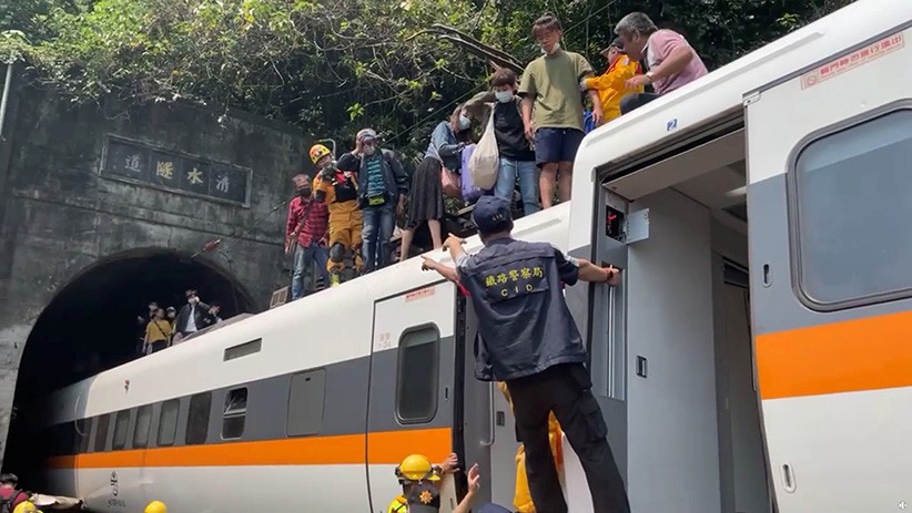 Kecelakaan Maut Kereta Tabrak Truk di Taiwan, 48 Orang Tewas - Bagian 3