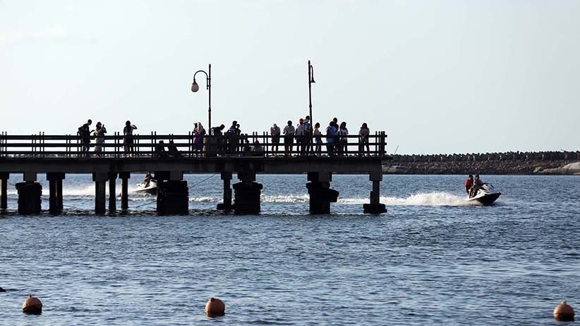 Libur Panjang, Pantai Ancol Ramai Pengunjung - Bagian 4