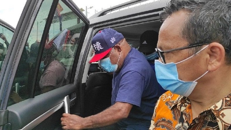 title Dibayar Rp100.000, Ini Pengakuan Tukang Ojek Antar Gubernur Lukas Enembe Berobat ke Papua Nugini Dibayar Rp100.000, Ini Pengakuan Tukang Ojek Antar Gubernur Lukas Enembe Berobat ke Papua Nugini
