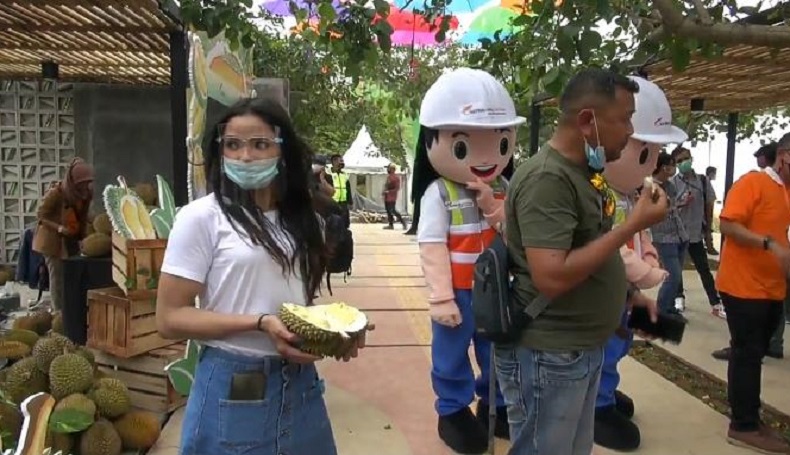 Wow! Ada Durian dan SPG Cantik di Rest Area Tol Cipali
