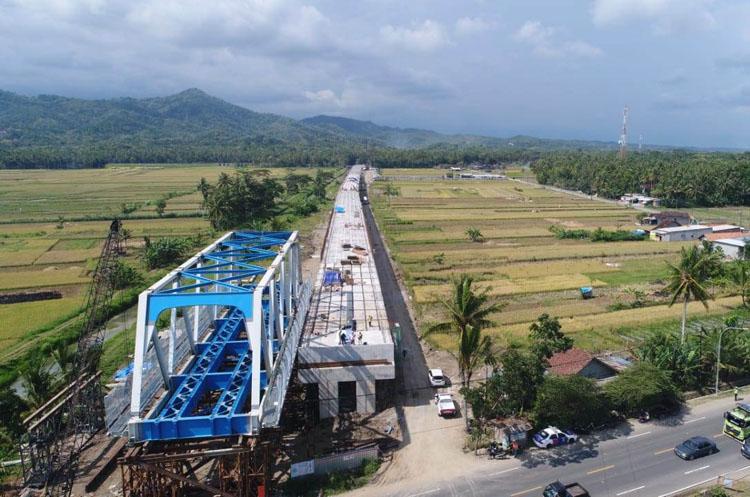 Progres Pembangunan Jalur Kereta Bandara YIA Sudah 95.59 persen