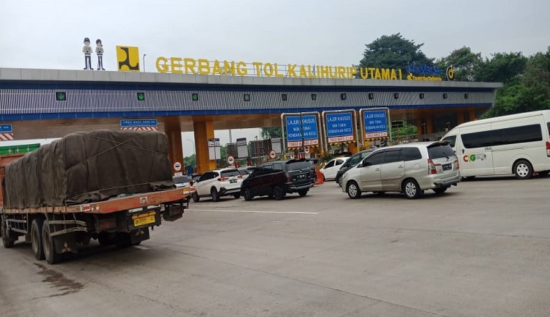 Volume Kendaraan dari Jakarta ke Bandung Lewat Tol Cipularang Melonjak