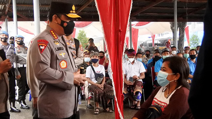 Kapolri Tinjau Vaksinasi Massal Covid-19 di Mapolda NTT - Bagian 1