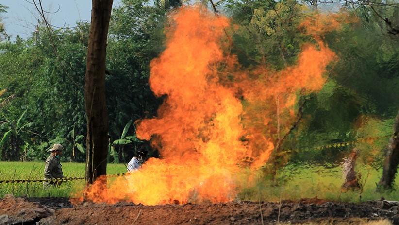 Sumur Peninggalan Belanda Semburkan Api dari Gas Liar - Bagian 1