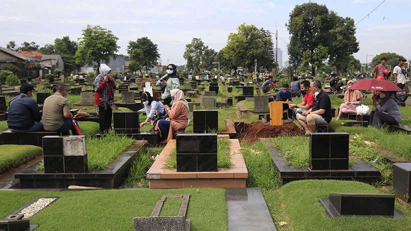 TPU Tanah Kusir Ramai Peziarah Jelang Ramadan - Bagian 1