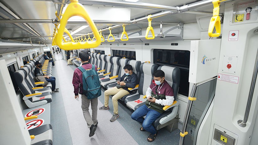 Penampakan Kereta Bandara Premium, Tarif Mulai Rp5.000 - Bagian 1