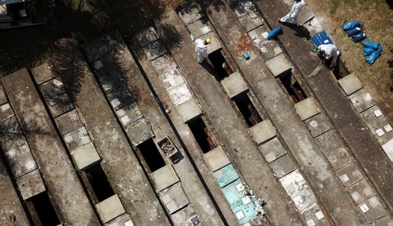  Pemakaman Penuh akibat Covid-19, Brasil Pindahkan 1.000 Kerangka Manusia