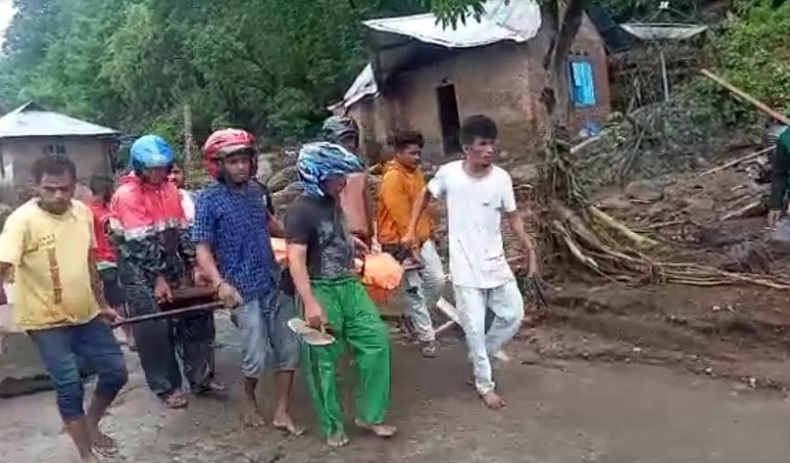 Korban Banjir Bandang Di Ile Ape Lembata: 13 Orang Meninggal, 20 Belum Ditemukan
