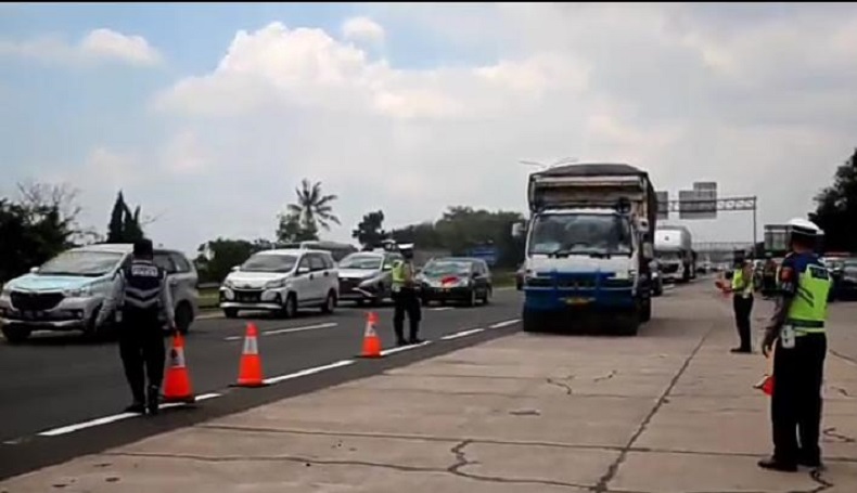 Dilarang Masuk Tol, Kendaraan Besar Nonmedis Dialihkan ke Jalur Pantura