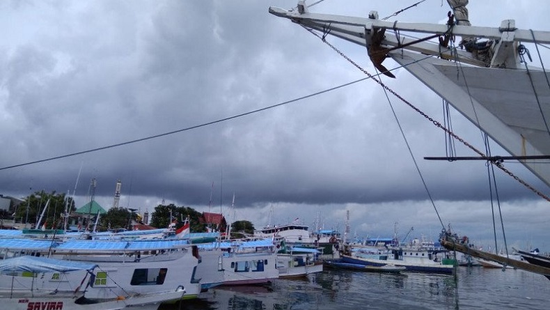 Kapal Hilang Kontak karena Cuaca Buruk, 298 Penumpang KM Bontoharu Ditemukan Selamat