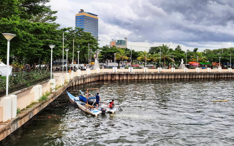 Melihat Pattasaki Beraksi di Pantai Losari Makassar - Bagian 2