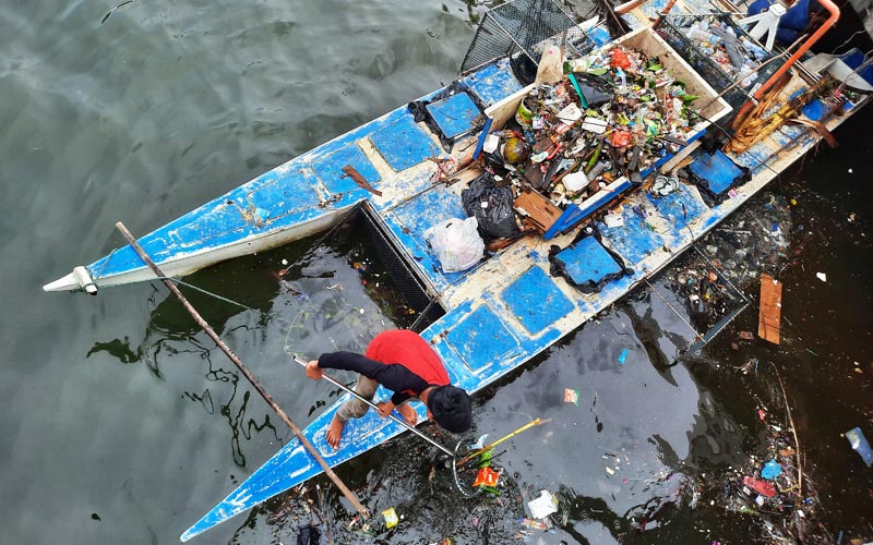 Melihat Pattasaki Beraksi di Pantai Losari Makassar - Bagian 3